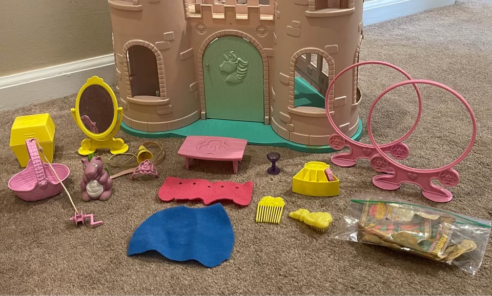 My Little Pony G1 'Dream Castle' by HASBRO (Lavender)