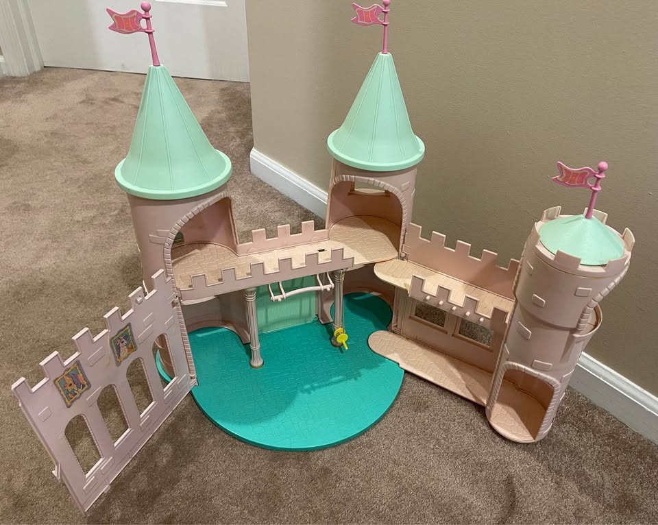 My Little Pony G1 'Dream Castle' by HASBRO (Lavender)