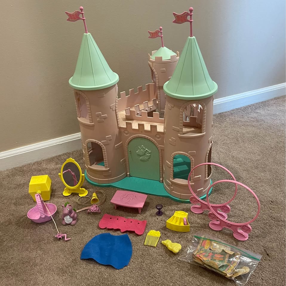 My Little Pony G1 'Dream Castle' by HASBRO (Lavender)