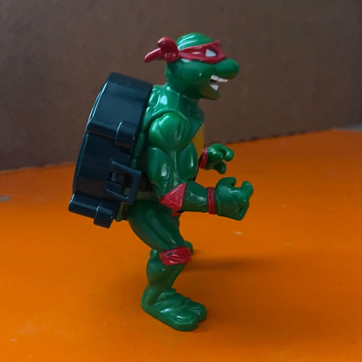 Figura de Acción "Raphael con Caparazón de Alcantarillado Urbano", de Playskool - 1991
