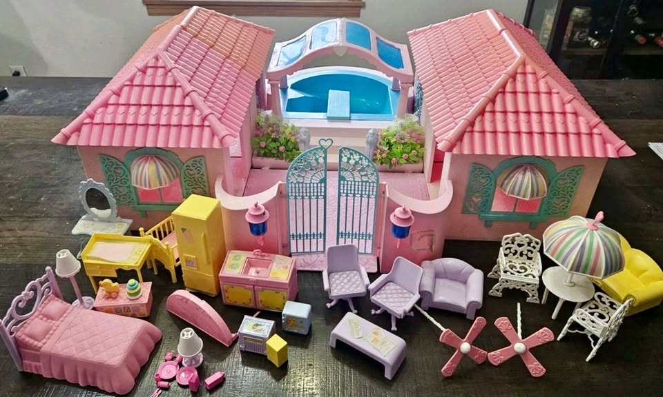 HABRO's My Little Pony G1Y4 'Paradise Estate' Play Set - 1986
