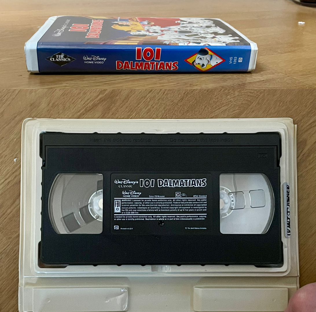 Casete VHS de los clásicos de Walt Disney "101 dálmatas" - 1992